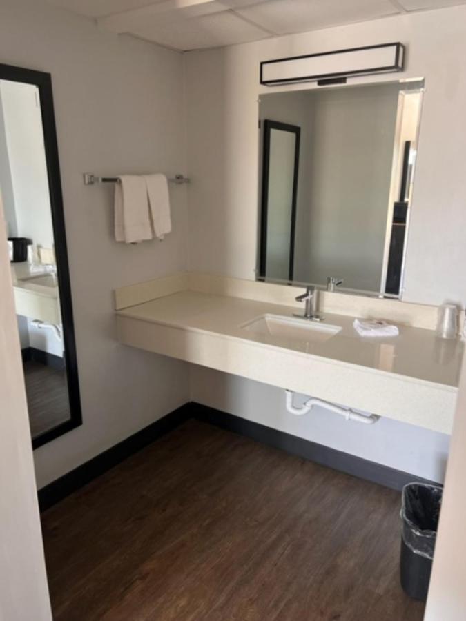 Dublin Inn And Suites Εξωτερικό φωτογραφία